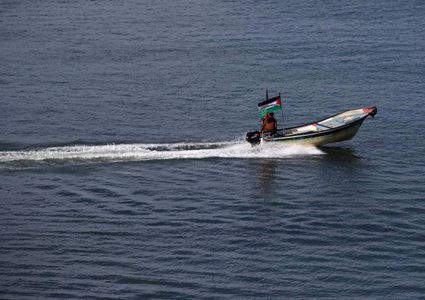 غزة: زوارق حربية مصرية تطلق النار تجاه الصيادين وتصيب 3 منهم