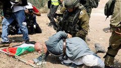 محكمة الاحتلال تمدد اعتقال الناشط خيري حنون ستة أيام