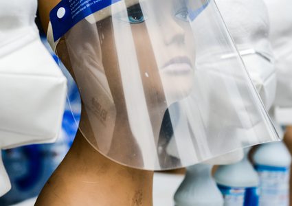 دراسة: قناع الوجه البلاستيكي لا يحمي من عدوى  كورونا على الإطلاق