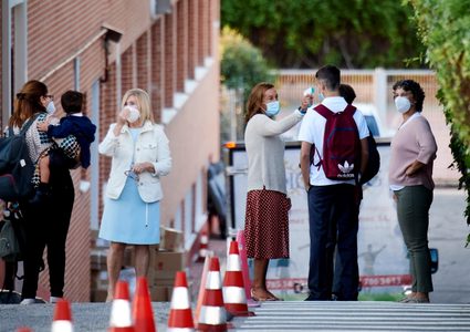 قيود جديدة في العالم لمواجهة كورونا