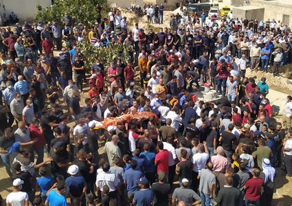 تشييع جثماني مواطنين اثنين توفيا داخل حفرة امتصاص بالخليل