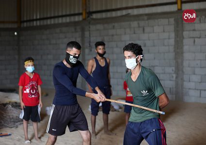 اللاعب وسيم أبو جامع يدّرب الأطفال في خانيونس على الفنون القتالية