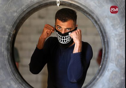 اللاعب وسيم أبو جامع يدّرب الأطفال في خانيونس على الفنون القتالية