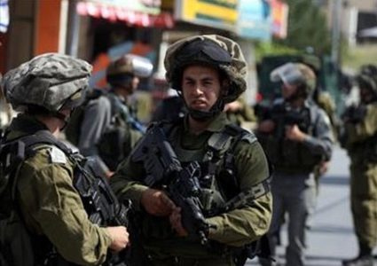 الاحتلال يعتقل مواطنين غرب جنين