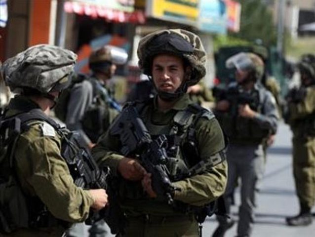 الاحتلال يعتقل مواطنين غرب جنين