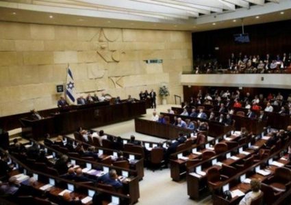 مستوطنون يطالبون بسريان قانون السطو على رواتب الأسرى