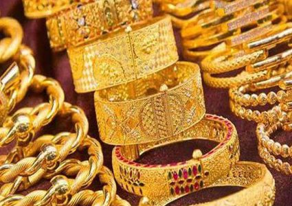 أسعار الذهب ترتفع مع تراجع الدولار