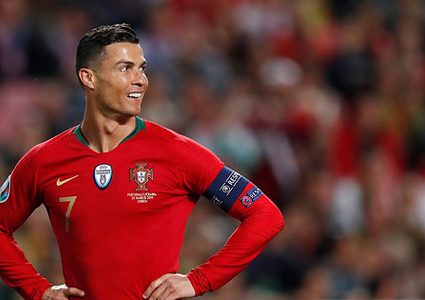 رونالدو يقفز عاليا ليحرز هدفا مذهلا