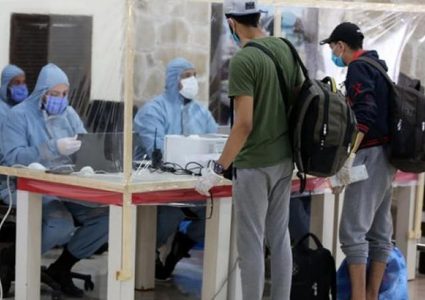 الخارجية: العمل جارٍ لتسهيل إجراءات سفر العالقين في الامارات