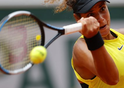 المصرية ميار تنهزم أمام صمود بليسكوفا في بطولة فرنسا للتنس