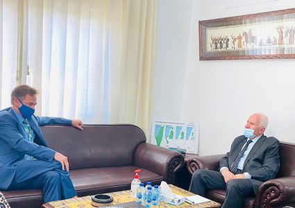 الأحمد يطلع ممثل الاتحاد الأوروبي على آخر التطورات في فلسطين