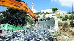 جرافات الاحتلال تهدم بركسا على مدخل بلدة بيتا جنوب نابلس