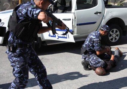 الشرطة تقبض على مشتبه بهم بإطلاق النار في نابلس