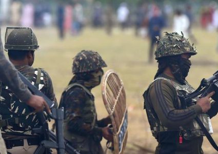 باكستان تعلن مقتل شخصين وإصابة 4 بنيران هندية في كشمير