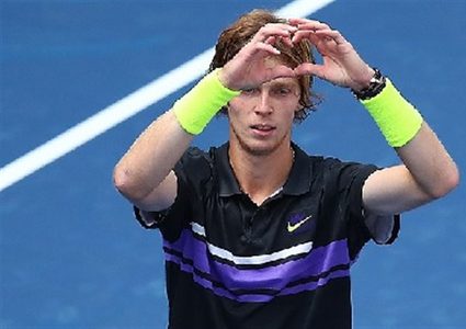 الروسي روبليف يقلب الطاولة على الأمريكي كويري