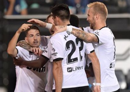 فالنسيا يهزم سوسييداد بمساعدة حكم الفيديو