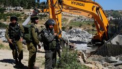 الاحتلال يهدم غرفا وخياما سكنية شرق يطا وفي الجفتلك بالأغوار