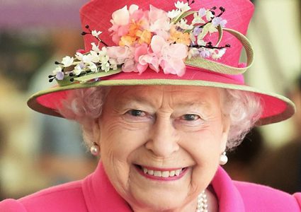 منذ 33 عاماً تمرد في القصر الملكي يربك الملكة إليزابيث الثانية