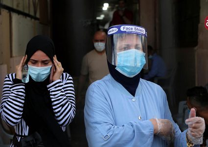 مواطنون ينتظرون اعادة فتح معبر رفح  للسفر للجانب المصري