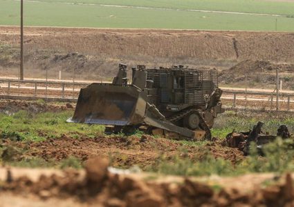 جرافات وآليات الاحتلال تتوغل شرق خان يونس