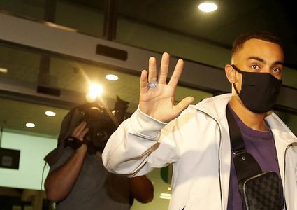 برشلونة يعلن تعاقده مع النجم الأمريكي دست