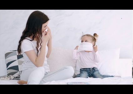 ما هي أسباب إصابة البعض بالتهاب الحلق بسبب الكمامة؟