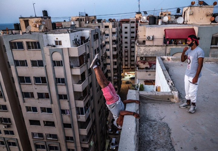 صور: شبان يمارسون رياضة الباركور في قطاع غزة 
عدسة: فاطمة شبير