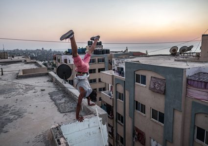 صور: شبان يمارسون رياضة الباركور في قطاع غزة 
عدسة: فاطمة شبير