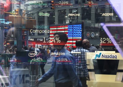 تراجع أسواق الأسهم عقب اصابة ترامب بكورونا