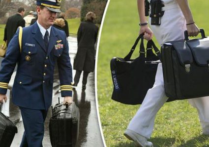 ما قصة الحقيبة التي ترافق ترامب في علاجه من كورونا؟