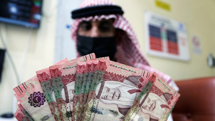 عملة جديدة من فئة 5 ريالات  من مادة البوليمر في السعودية
