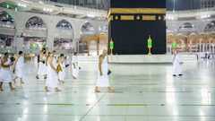 وصول أول وفود المعتمرين إلى المسجد الحرام