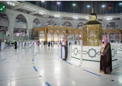 وصول أول وفود المعتمرين إلى المسجد الحرام