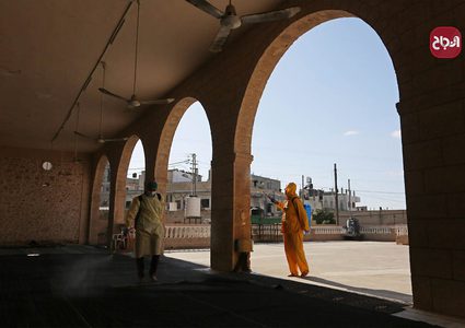 تعقيم مساجد دير البلح كإجراء وقائي لمواجهة فيروس كورونا