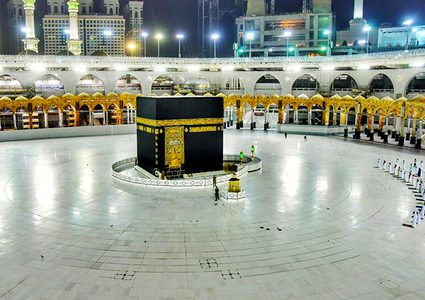 أول فوج من المعتمرين يدخل المسجد الحرام