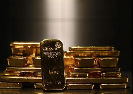 الذهب يتمسك بمستوى 1900 دولار