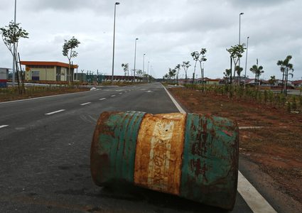 انخفاض أسعار النفط بنحو 5%