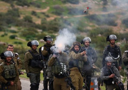 إصابة بالرصاص الحي إثر مواجهات مع الاحتلال في بيت أمر شمال الخليل