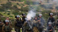 إصابة بالرصاص الحي إثر مواجهات مع الاحتلال في بيت أمر شمال الخليل