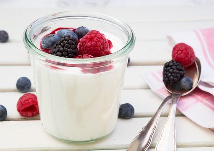 تناول لبن الزبادي يوميا يحميك من سرطان الرئة