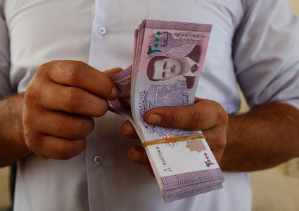 خبير يكشف أسباب زيادة اقتراض الحكومة السورية من المصارف