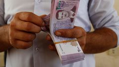 خبير يكشف أسباب زيادة اقتراض الحكومة السورية من المصارف
