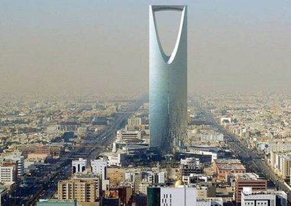 السعودية: القطاع الخاص غير النفطي يعود للنمو لأول مرة منذ فبراير