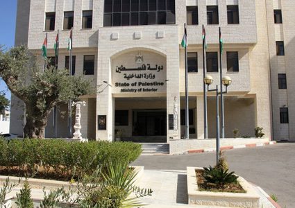 "الداخلية" تمدد صلاحية توقيع الجمعيات الخيرية لدى البنوك مدة شهر