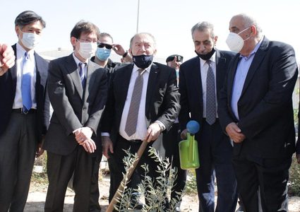 الاقتصاد تفتتح 3 مصانع جديدة في منطقة أريحا الصناعية