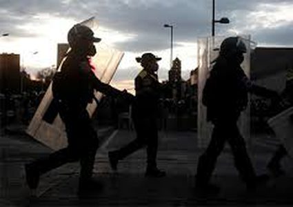 الشرطة المكسيكية: العثور على 12 جثة داخل شاحنتين