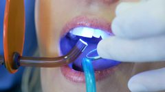 تركيا.. رحلة علاج لتبييض الأسنان تنتهي بكارثة مروعة !