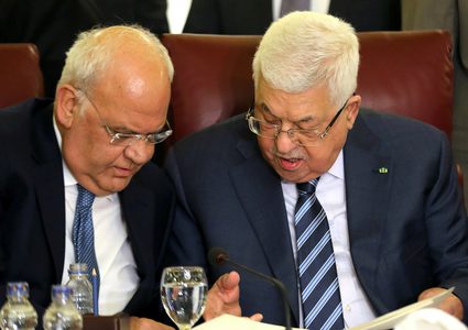 الرئيس عباس يهاتف عريقات معزيا بوفاة ابن شقيقته