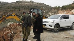 الاحتلال يوقف العمل في مشروع تأهيل أراضي زراعية في قريوت بنابلس