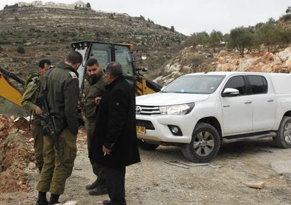 الاحتلال يوقف العمل في مشروع تأهيل أراضي زراعية في قريوت بنابلس